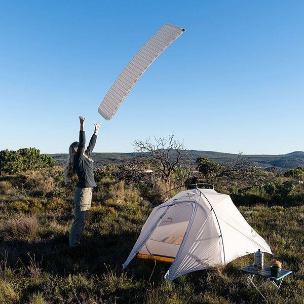 Самонадувний матрац надлегкий одномісний Naturehike CNK2300DZ013, 35 мм, світло-сірий 2349907790 фото